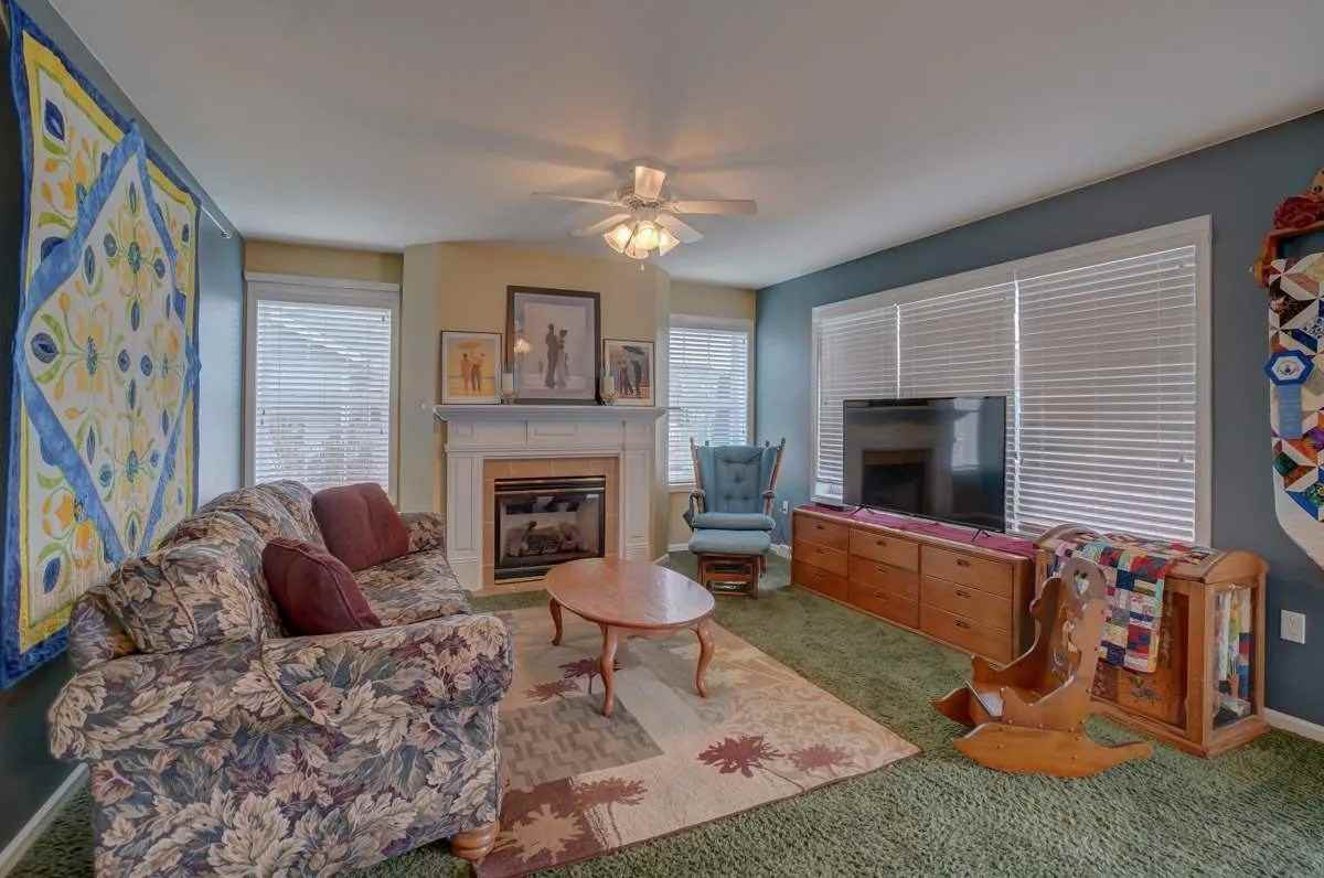 1365 Chadsworth Dr #NA - Photo 3 of 14