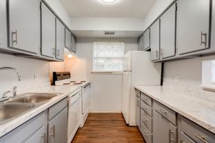 901 W Pine St - Photo 1 of 1