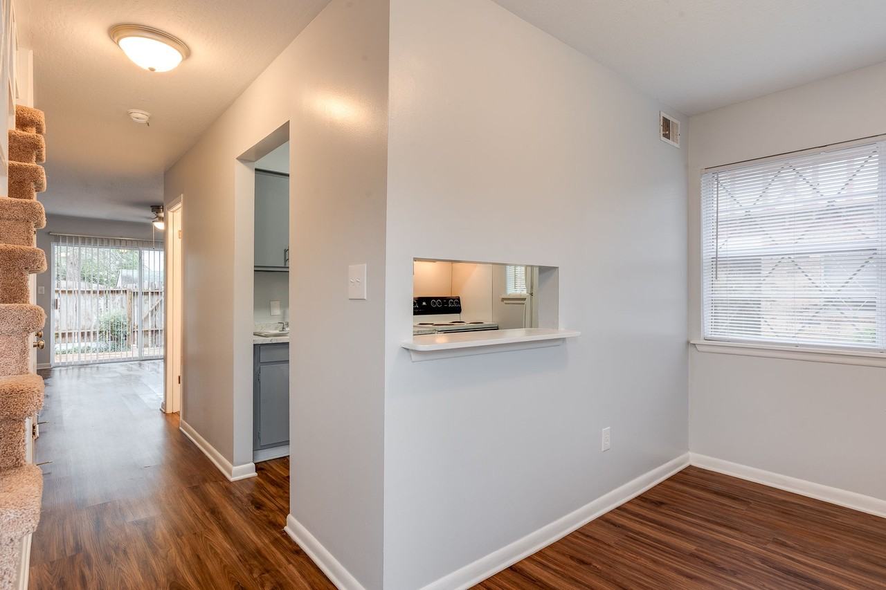 901 W Pine St - Photo 3 of 9