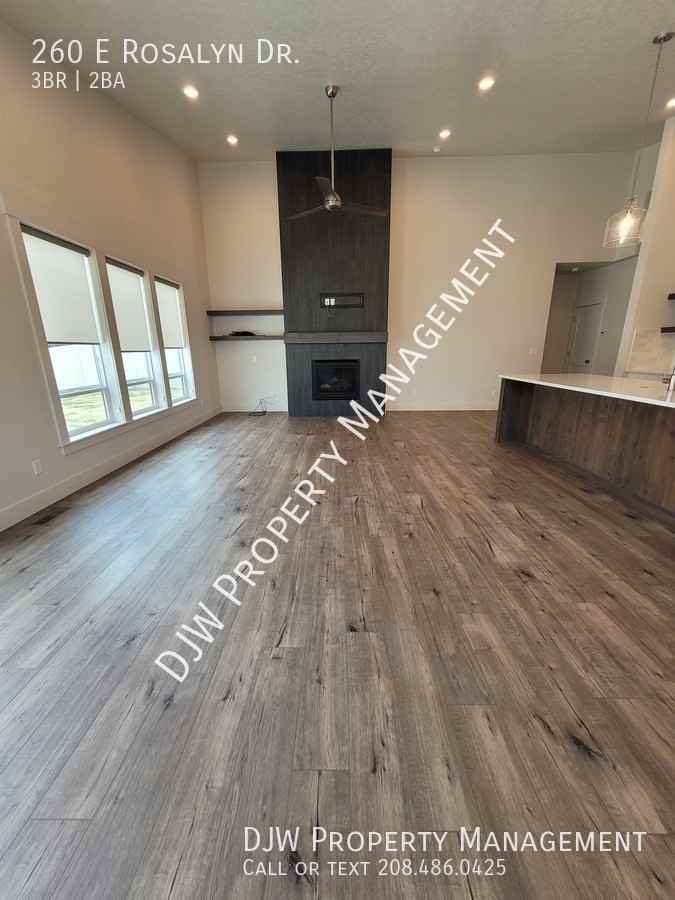 260 E Rosalyn Dr - Photo 3 of 7