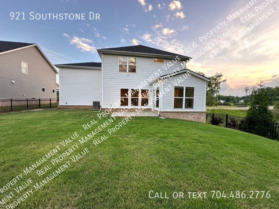 921 Southstone Dr - Photo 2 of 21