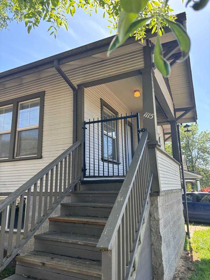 1115 Se Roberts Ave - Photo 2 of 28