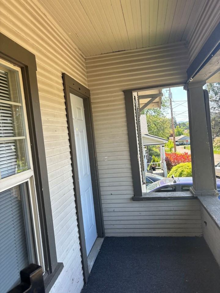 1115 Se Roberts Ave - Photo 5 of 28