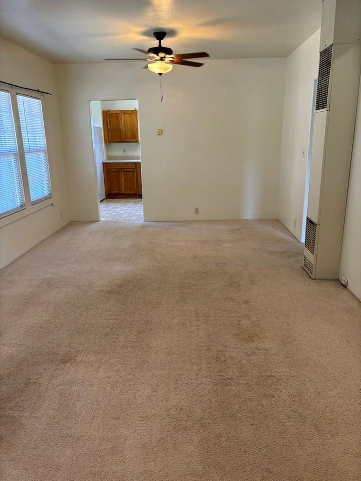 1115 Se Roberts Ave - Photo 6 of 28