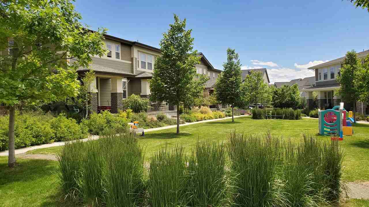 10769 28th Place - Photo 3 of 29