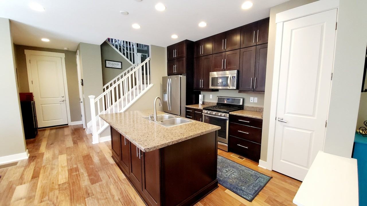 10769 28th Place - Photo 6 of 29