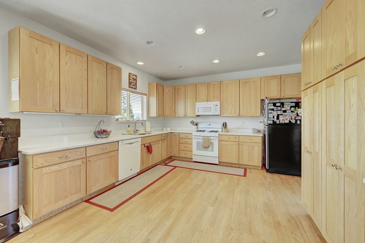 20758 East Maplewood Lane - Photo 3 of 34