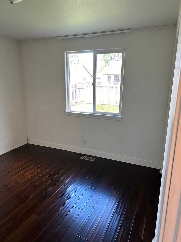 1215 Laurel Ct #1215 - Photo 2 of 16