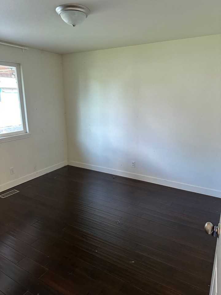 1215 Laurel Ct #1215 - Photo 4 of 16
