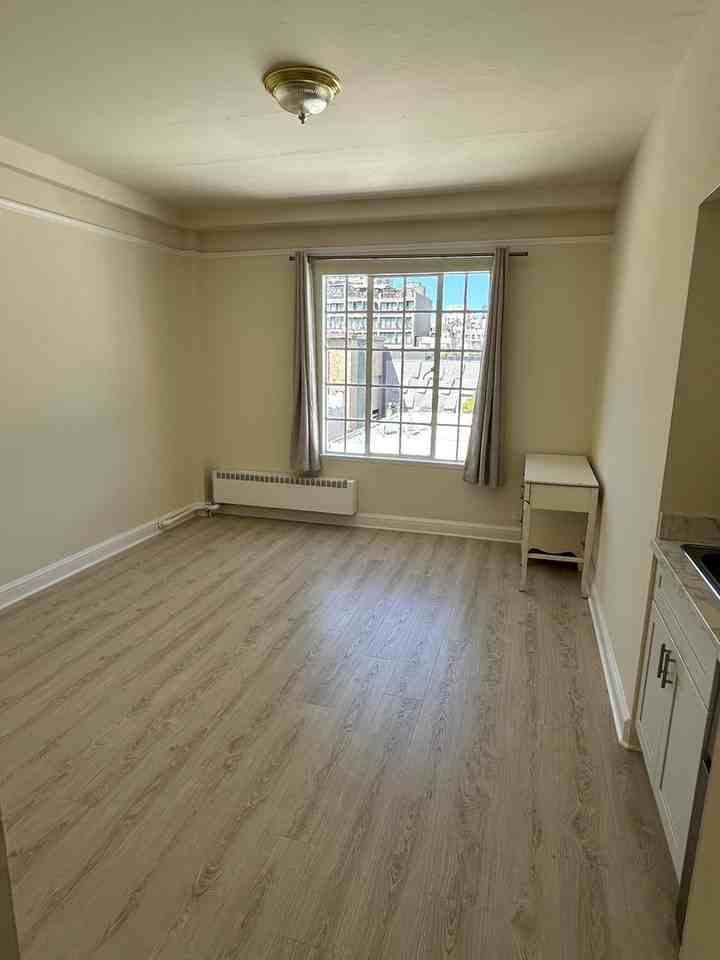 Cosmopolitan Apartments - Photo 2 of 7