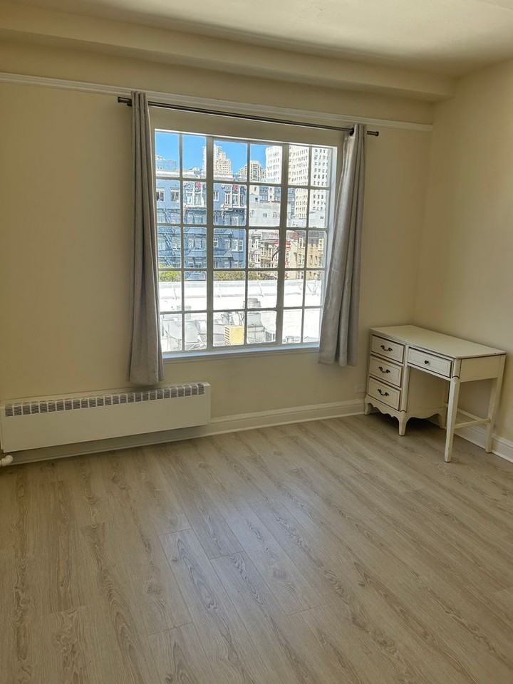 Cosmopolitan Apartments - Photo 3 of 7