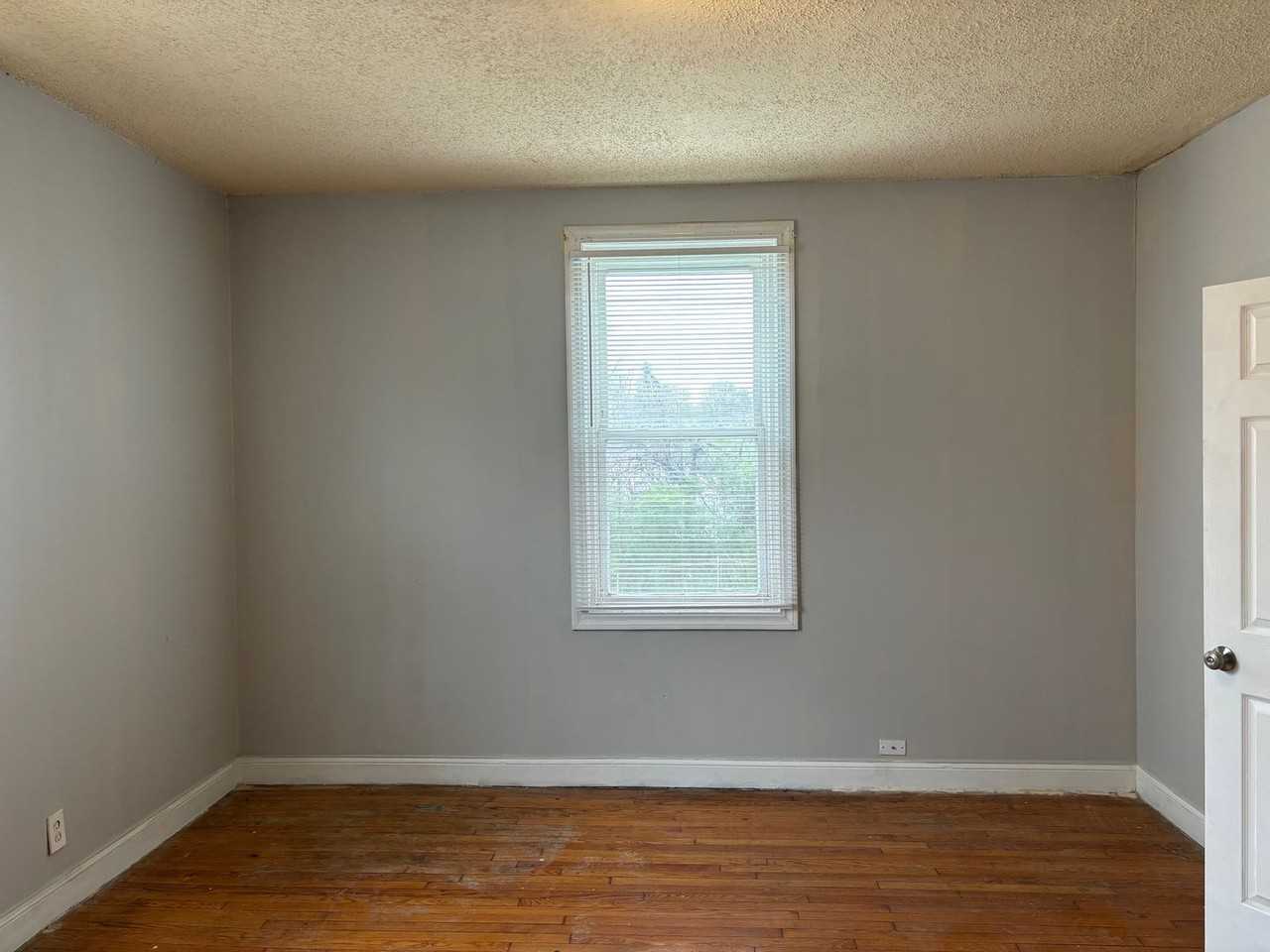 1528 Engelholm Ave - Photo 3 of 12