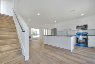 11730 Hamlin St - Photo 1 of 1