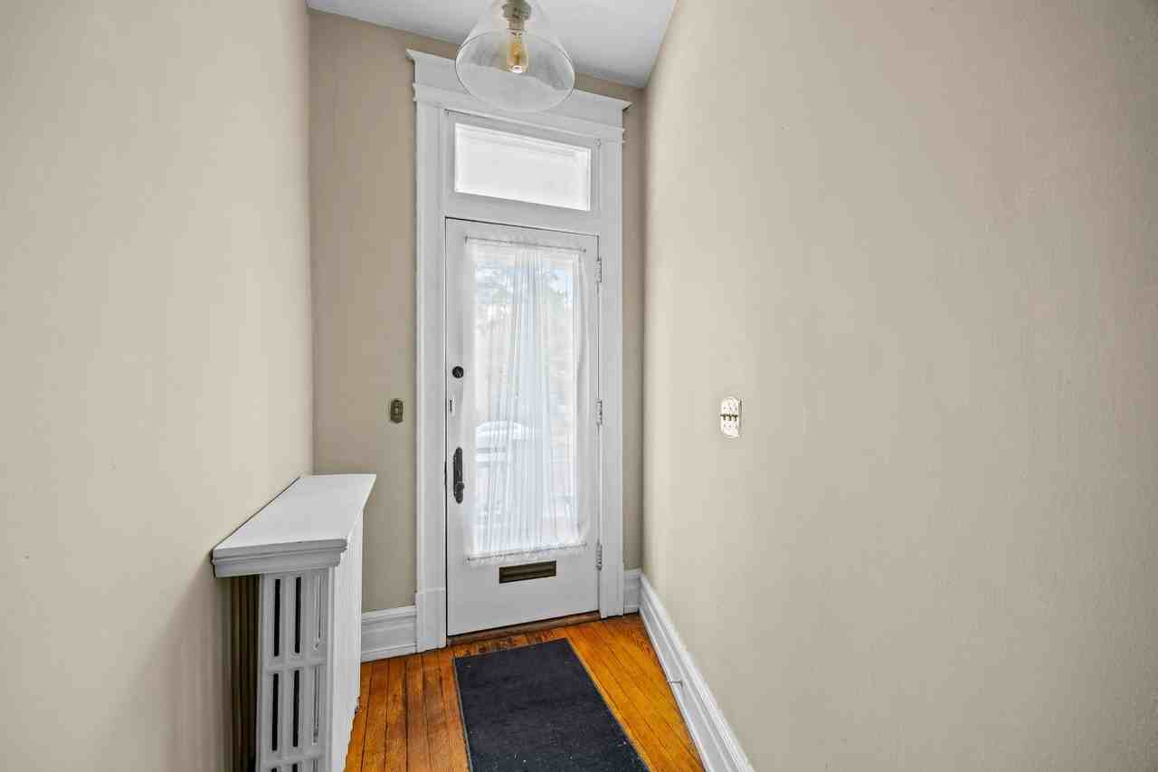 2713 W Grace St - Photo 3 of 39