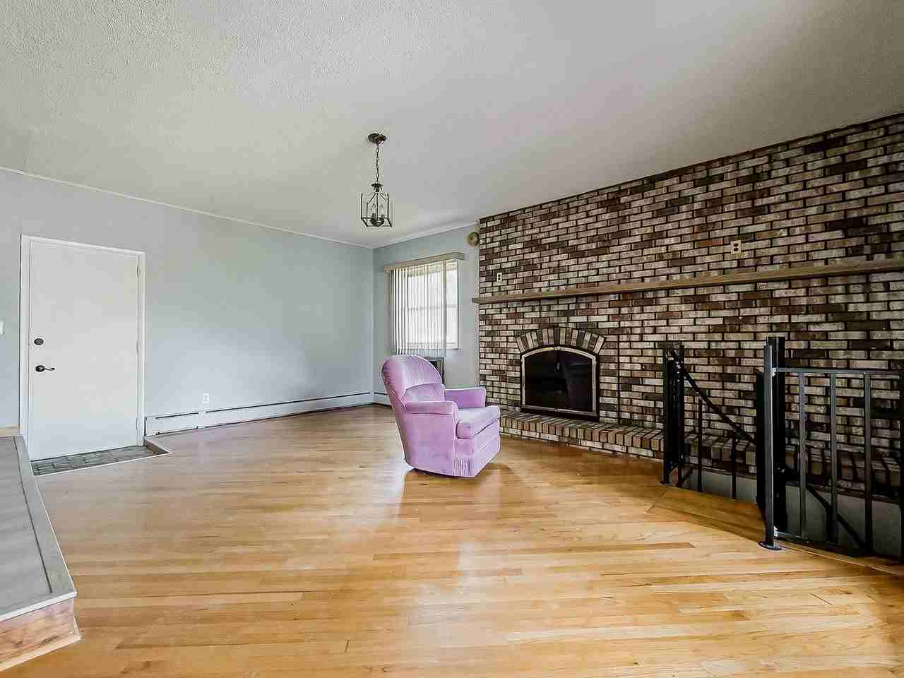 830 Clara St - Photo 3 of 15