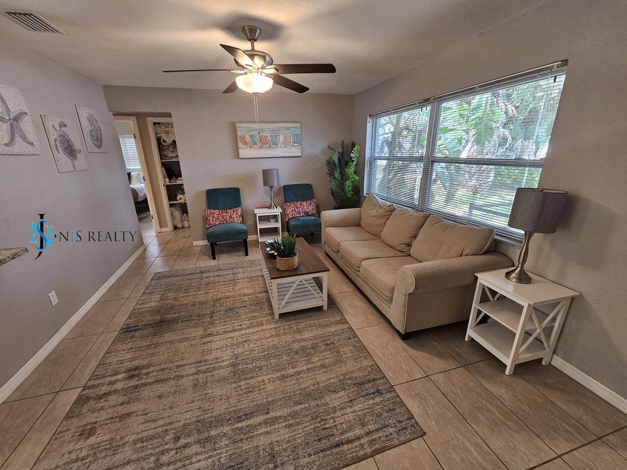 2173 Gladys St - Photo 3 of 18