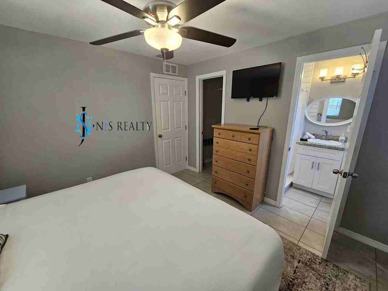 2173 Gladys St - Photo 6 of 18