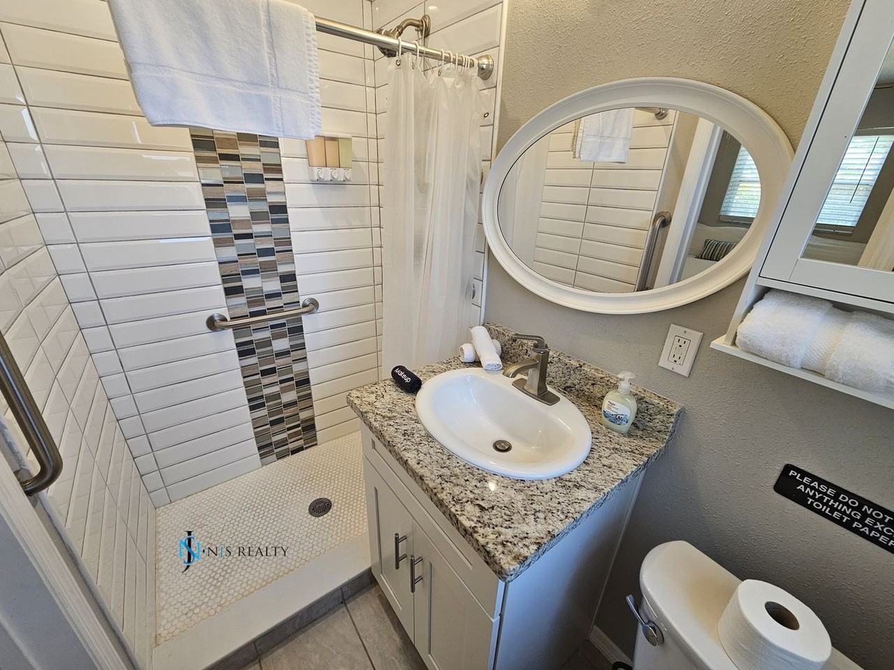2173 Gladys St - Photo 7 of 18