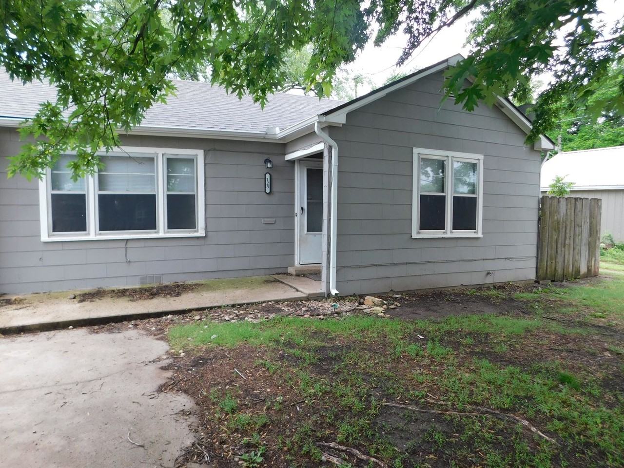 123 E Summit Ave - Photo 2 of 12