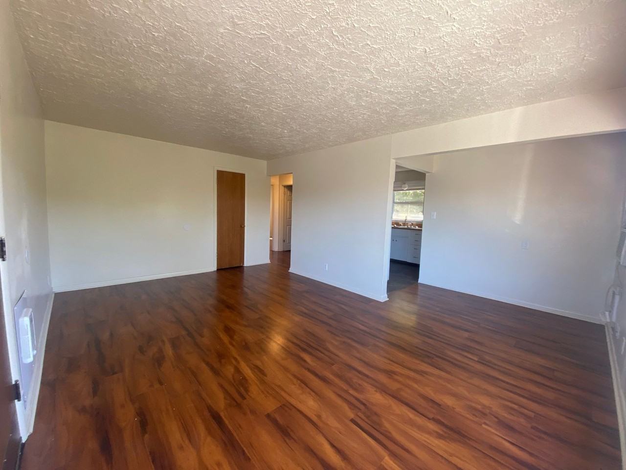 706 W 14th St - Photo 2 of 11