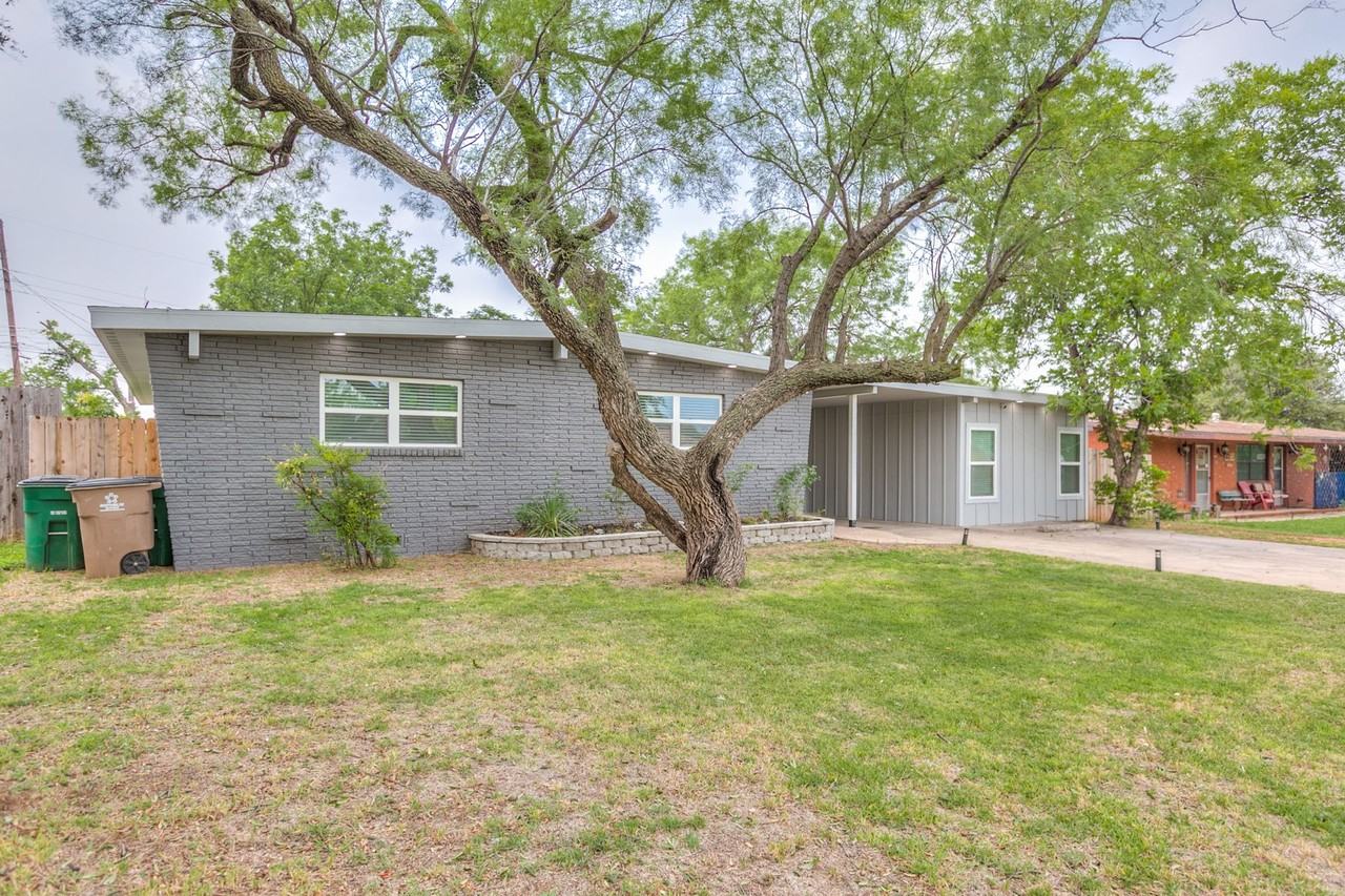 University 2747 - Photo 3 of 39