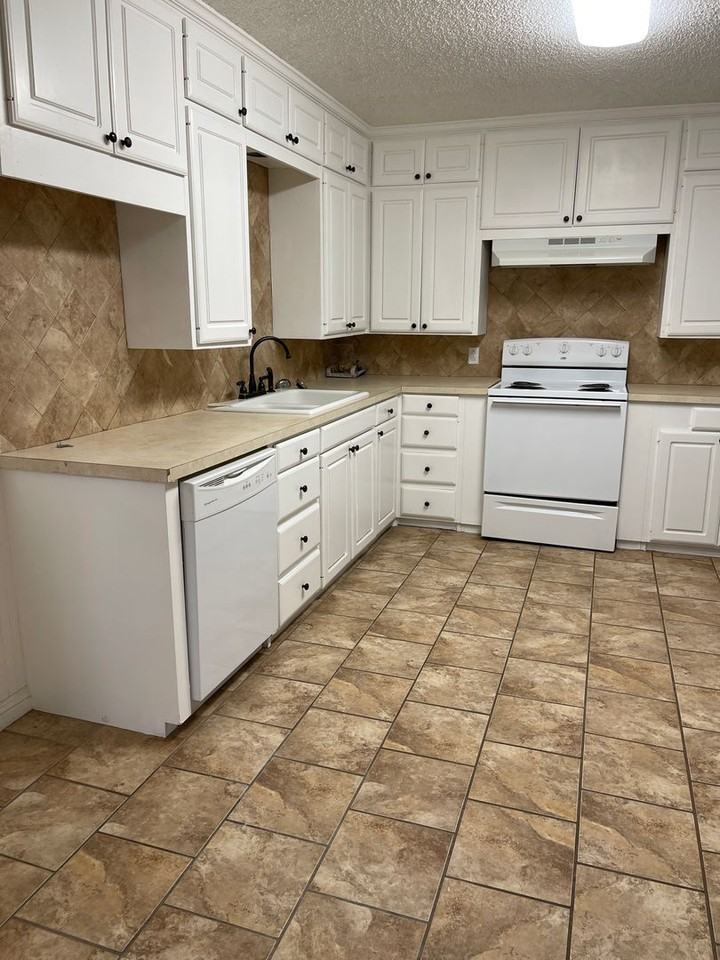 4010 44th St - Photo 3 of 14