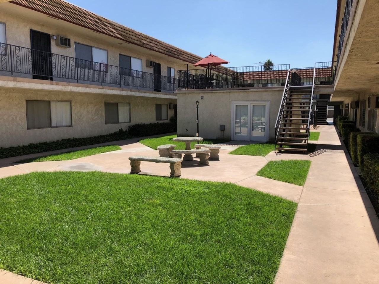 6412 Crescent Ave - Photo 4 of 7