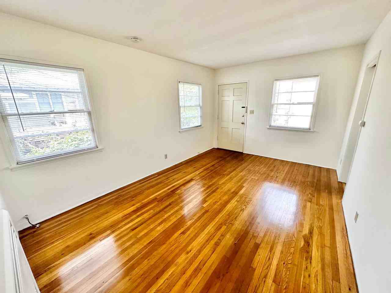 1220 East 1st Street - Photo 4 of 12