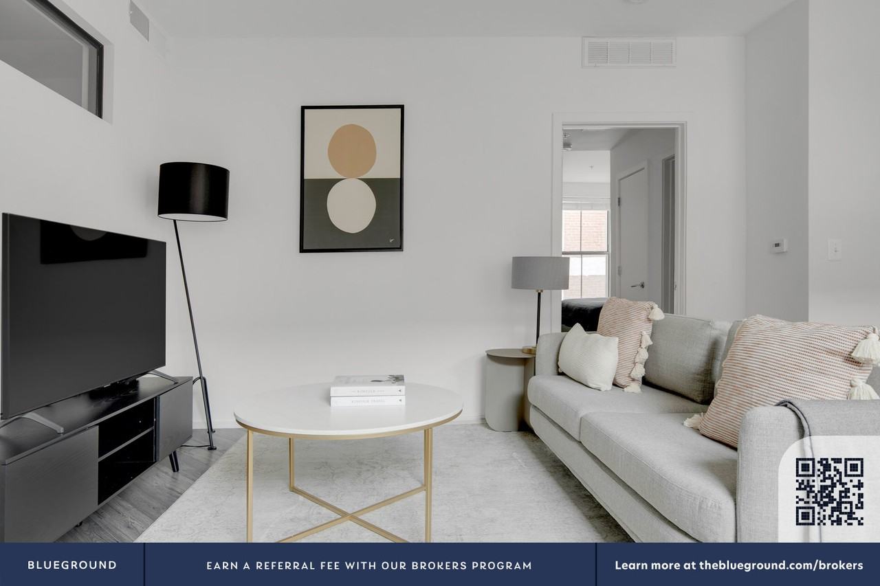 2101 Champlain Street Northwest - Photo 4 of 33