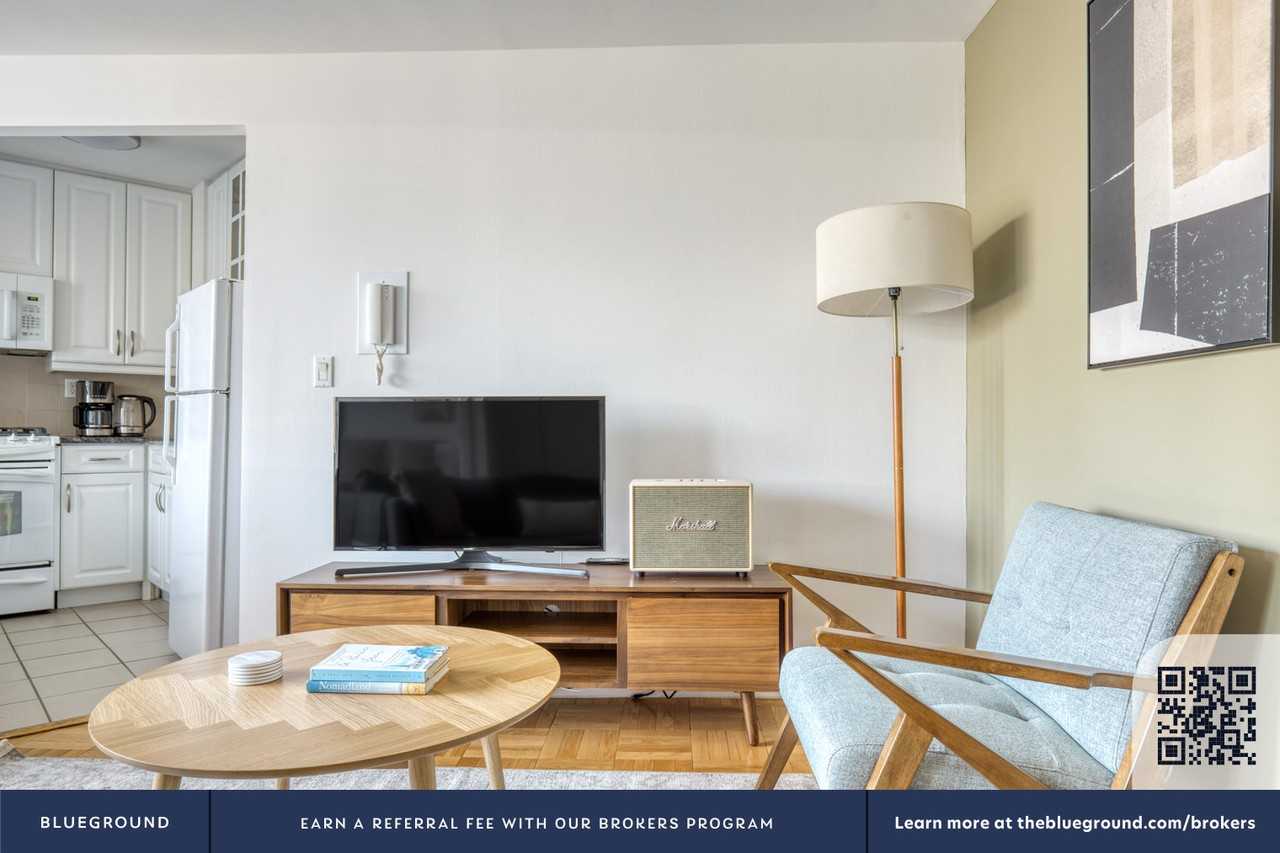 484 2nd Avenue - Photo 5 of 41