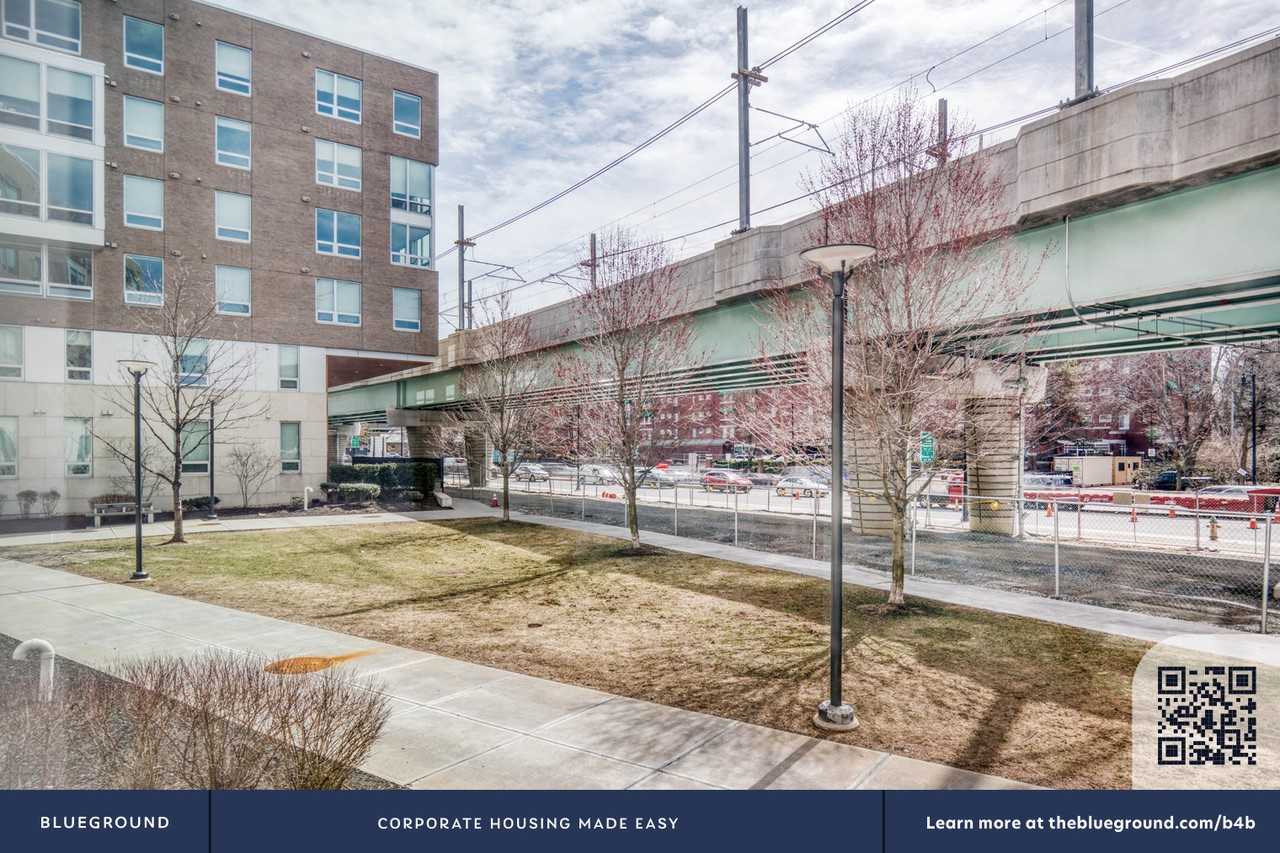 5 Glassworks Avenue - Photo 6 of 26