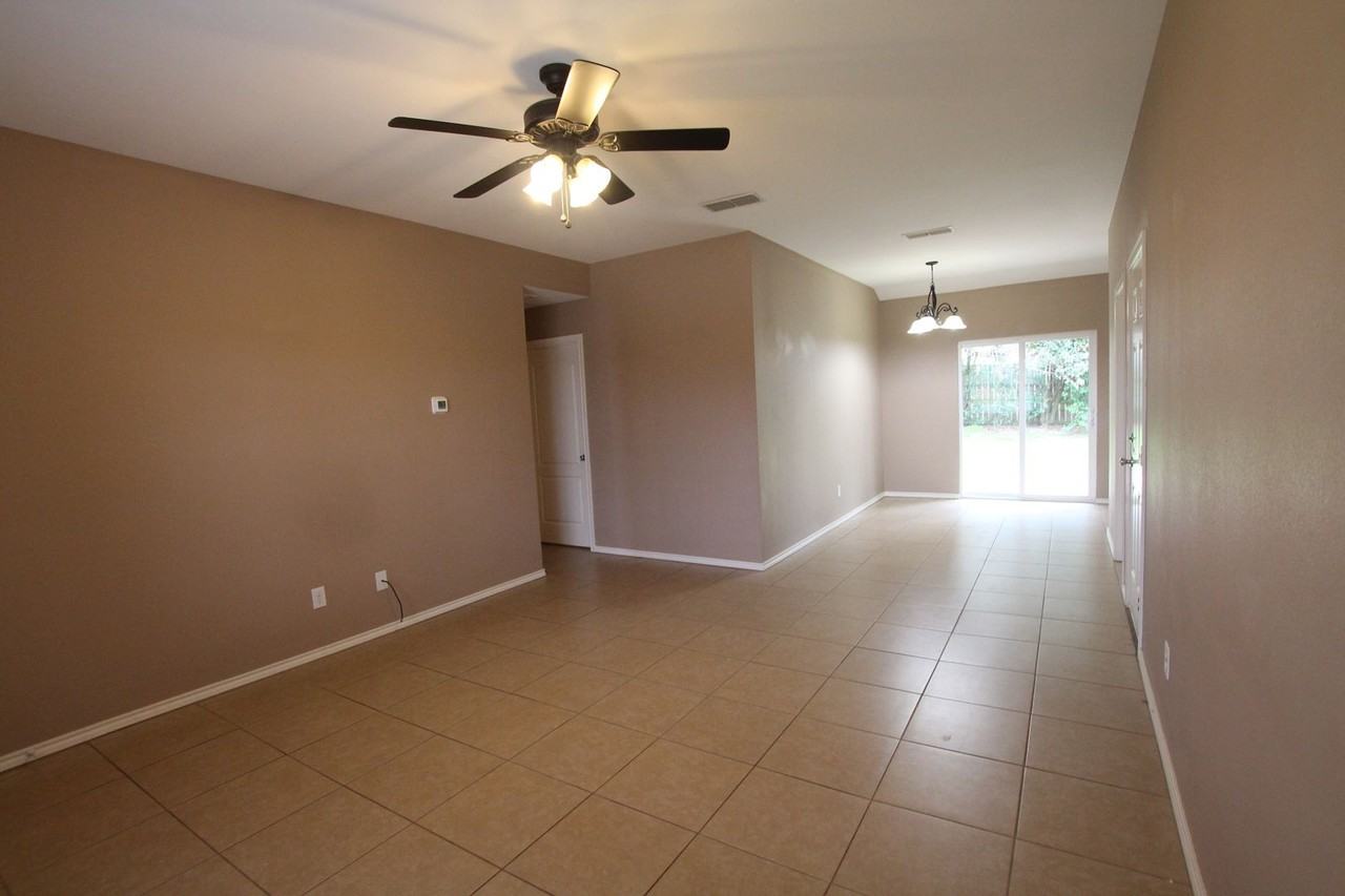 703 Kennedy St - Photo 3 of 15