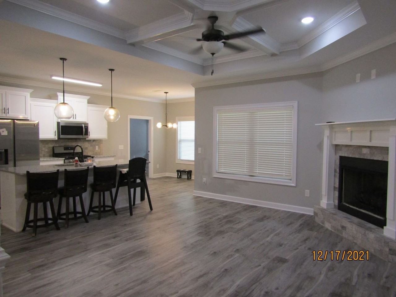 212 Savannah Dr - Photo 4 of 16