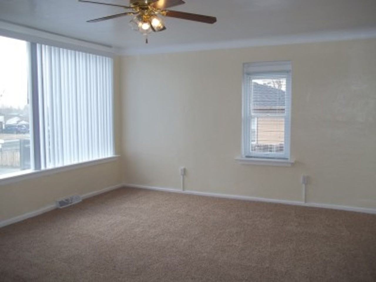 3045 Poly Dr - Photo 4 of 10