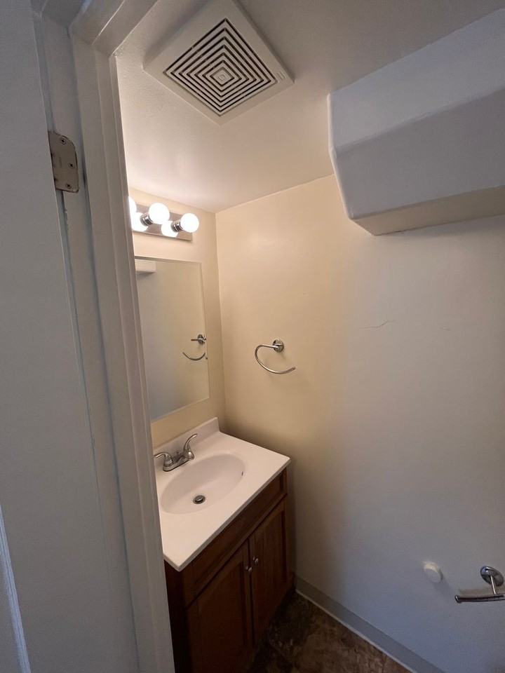 3045 Poly Dr - Photo 6 of 10