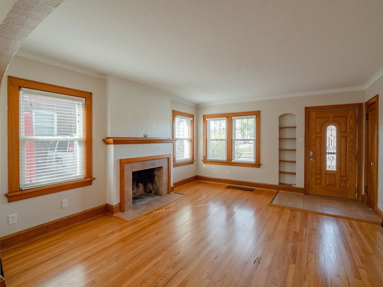 2745 2nd Ave Se - Photo 4 of 31