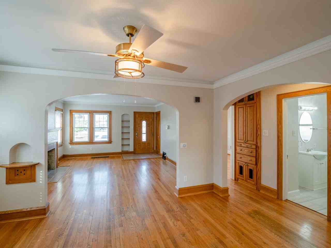 2745 2nd Ave Se - Photo 3 of 31