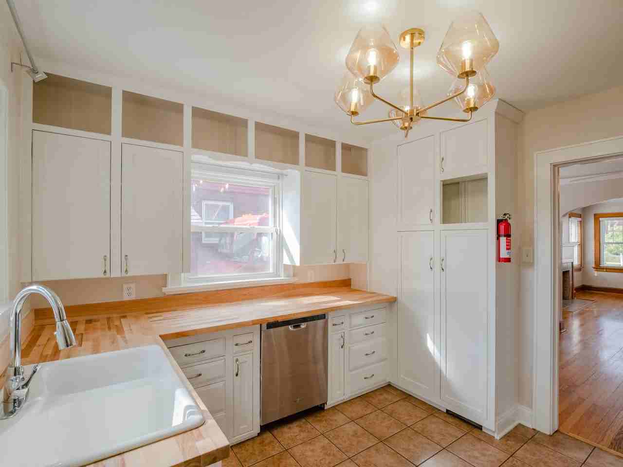 2745 2nd Ave Se - Photo 5 of 31