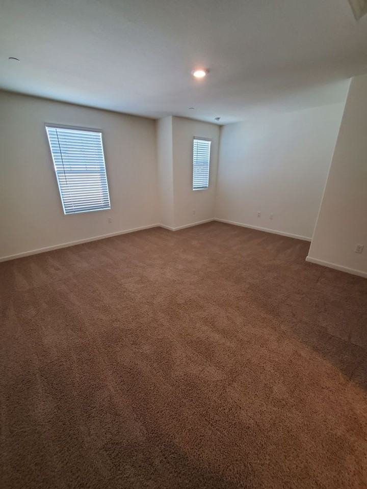 5540 Remington Way - Photo 4 of 11