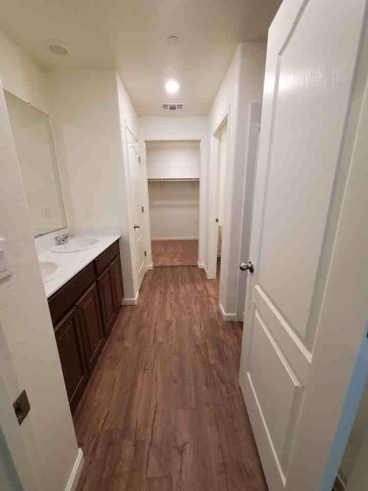 5540 Remington Way - Photo 5 of 11