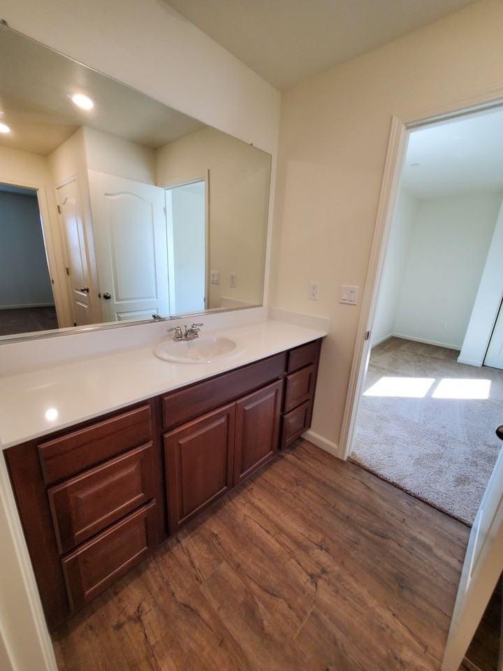 5540 Remington Way - Photo 7 of 11