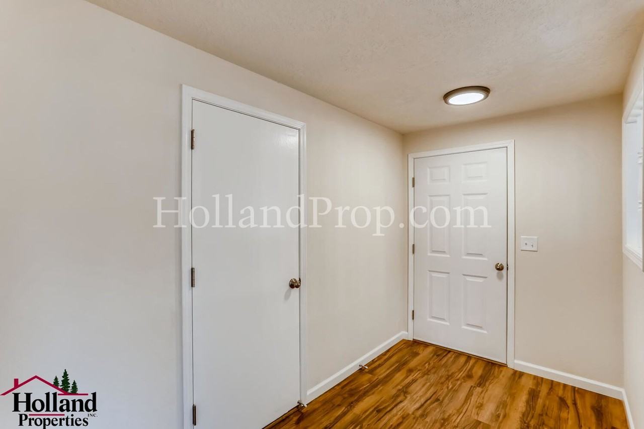 1311 Se 66th Ave - Photo 3 of 31