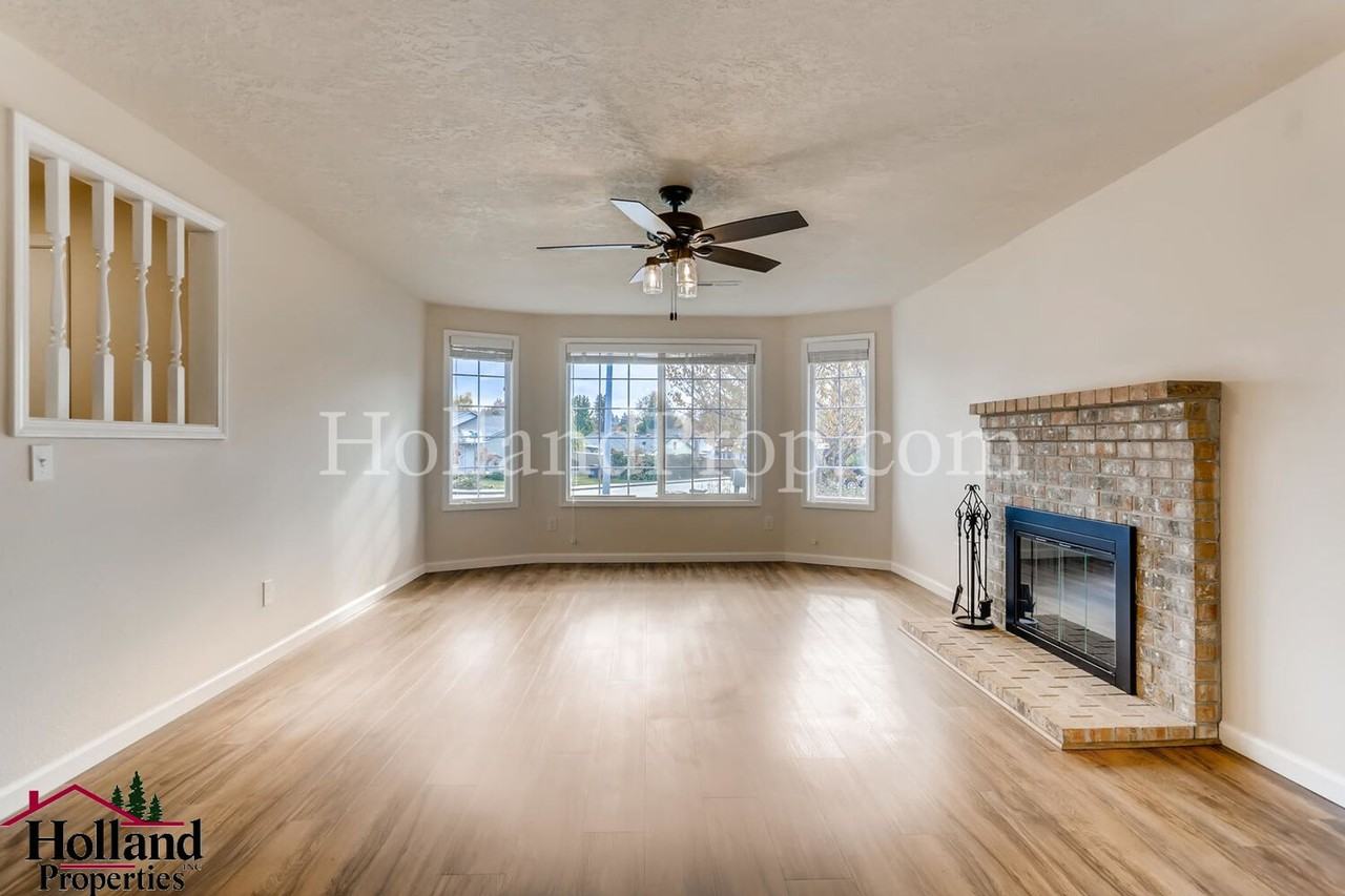 1311 Se 66th Ave - Photo 4 of 31