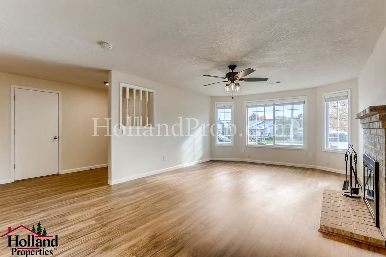 1311 Se 66th Ave - Photo 5 of 31