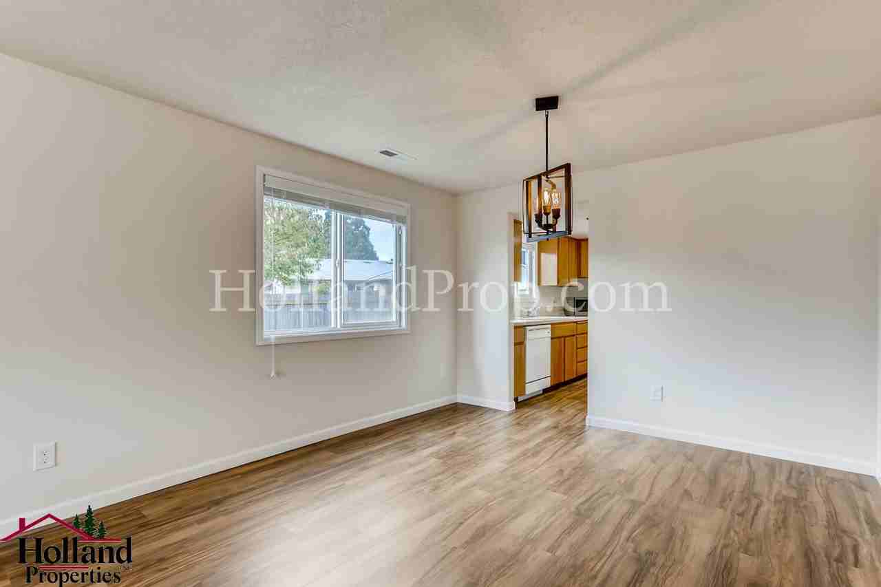 1311 Se 66th Ave - Photo 7 of 31