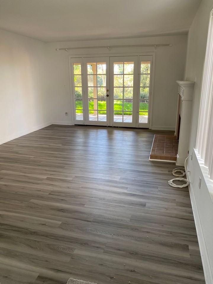 949 Woodlake Dr - Photo 4 of 17