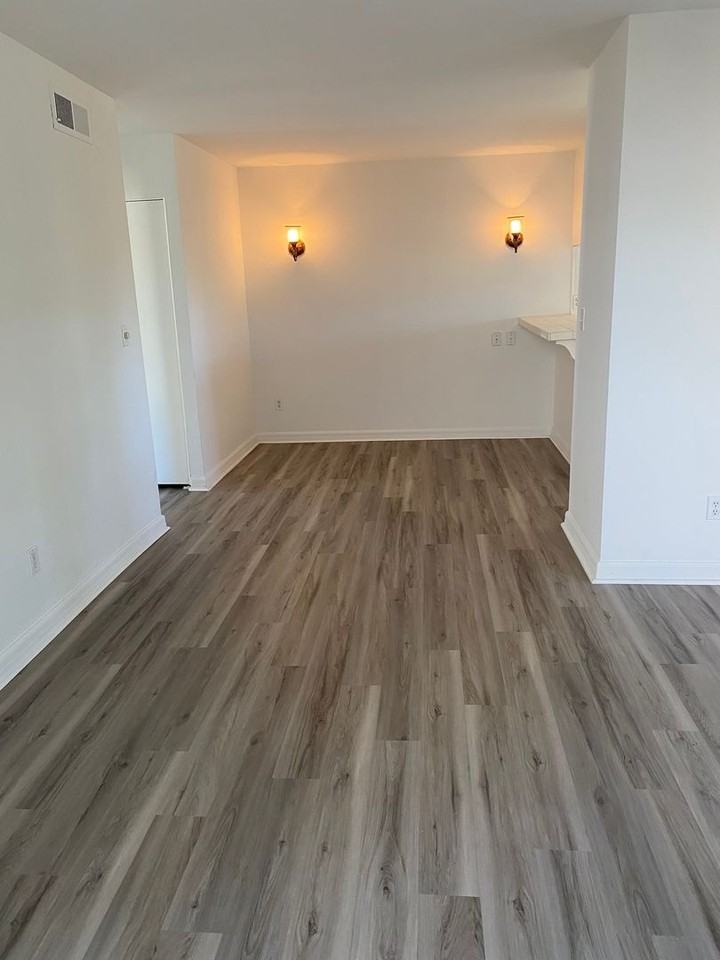 949 Woodlake Dr - Photo 7 of 17