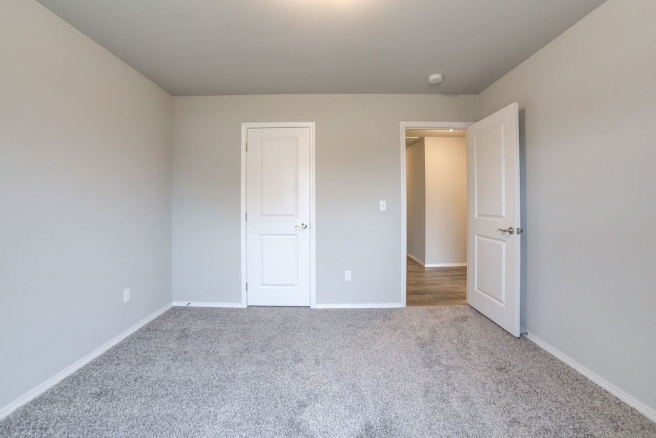 15710 E 75th St N - Photo 2 of 34