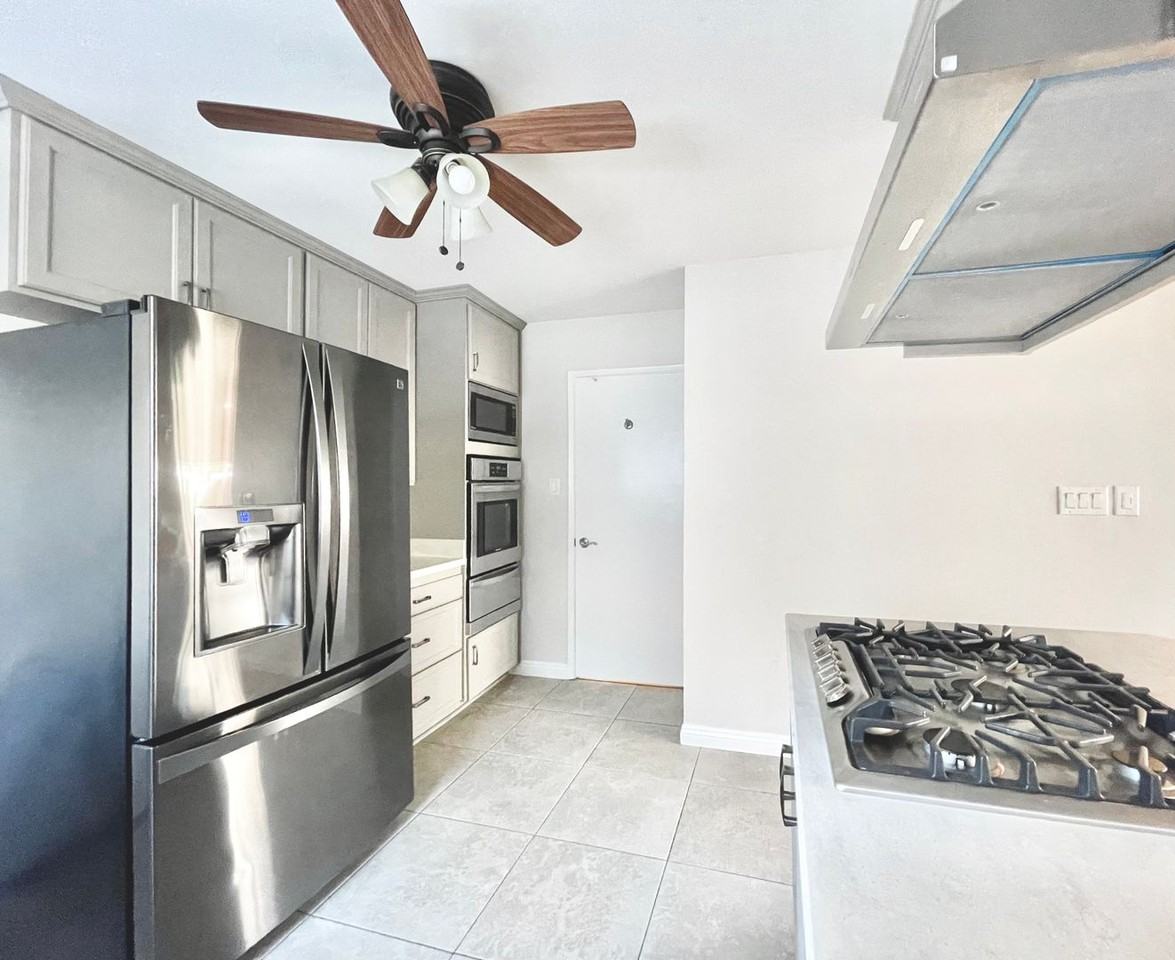 10501 Corley Dr - Photo 3 of 45