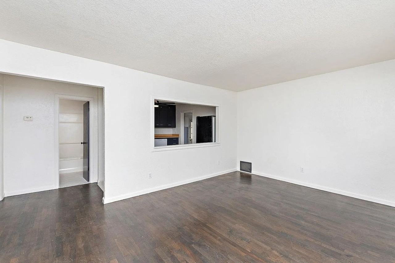 5400 Ne 49th St - Photo 4 of 18